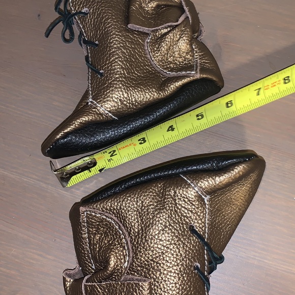🆕 Handmade Gold and Black Pebbled Leather Booties - Toddler’s Size 5 - Picture 5 of 5